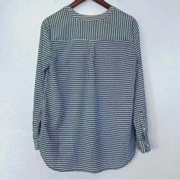 TALBOTS Women Slippery Polyester Blouse Long Sleeve Black White Geometric Print - Picture 9 of 11